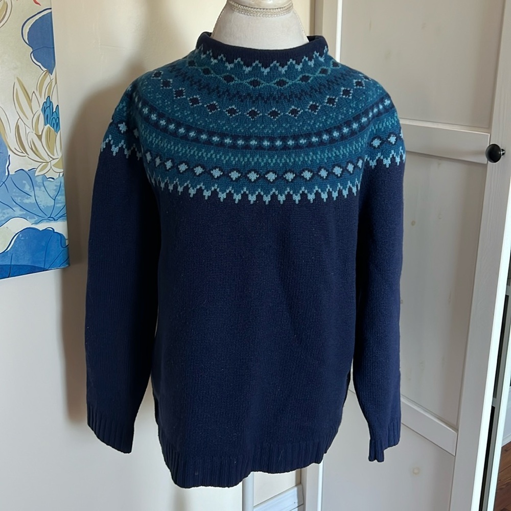 Eddie Bauer Navy and Teal Patterned Sweater